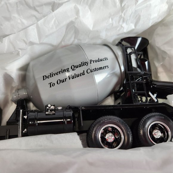 First Gear 1:34 Scale 19-0016 Mack R-Model Mixer Diecast NIB - Picture 13 of 16